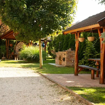 Csaladbarat Fahaz Holiday home *